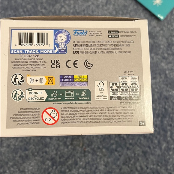 Funko Pop Wizard of Oz Dorothy & Toto Figure - Picture 3 of 4